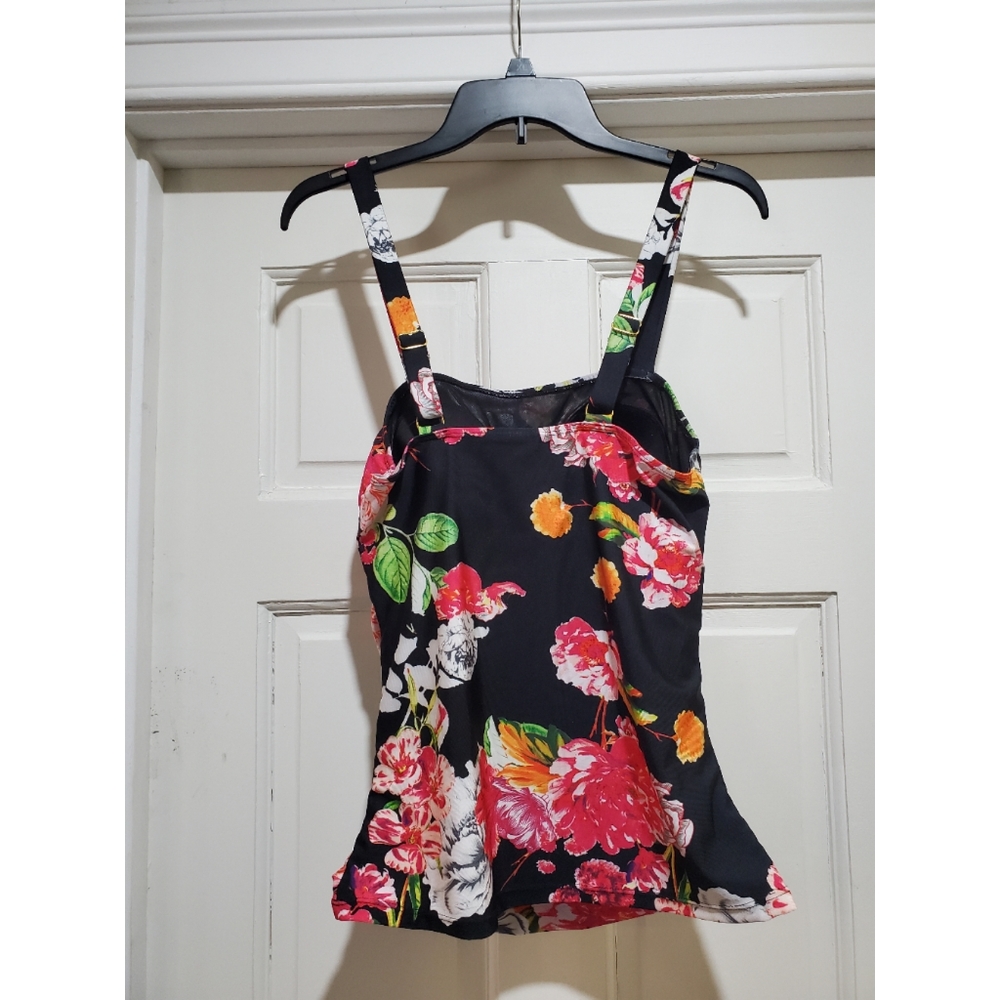 Kensie Bathing Suit Top. New with tags. Never worn.